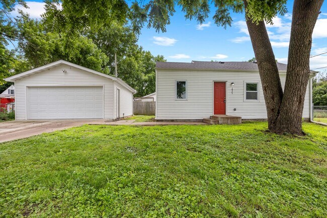 Foto del edificio - 3 Bedroom New 2 Stall Detached Garage