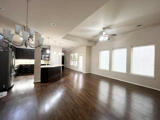 Foto del edificio - 6646 DeLeon St