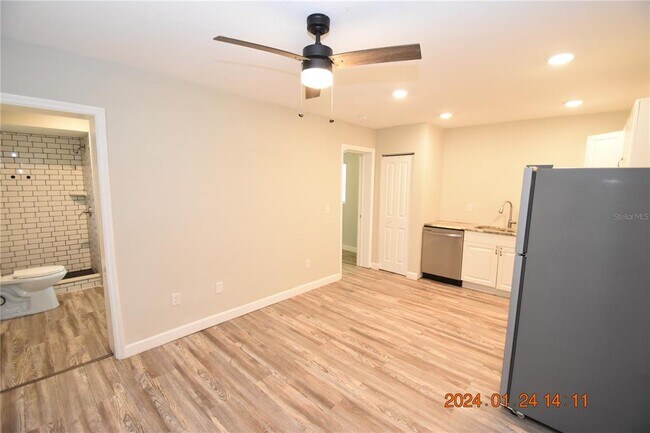 Building Photo - 419 Stremma Rd