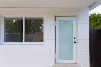 Building Photo - 7800 NE 10th Ct