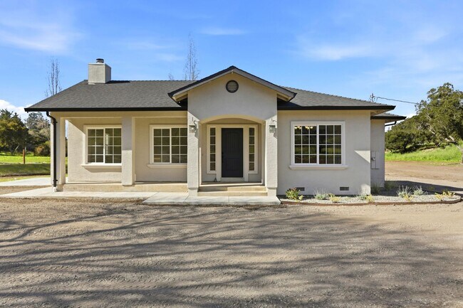 Building Photo - Beautiful Gated Country Property