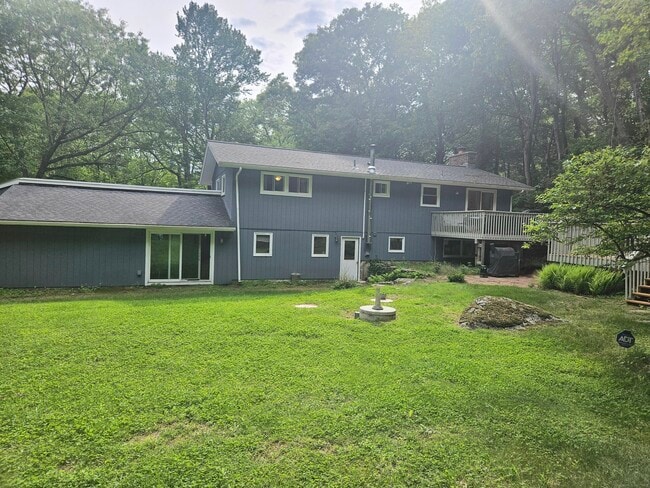 Building Photo - 16 Westgate Ln