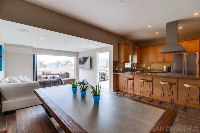 Building Photo - 806 Ostend Ct