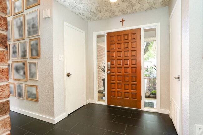 Building Photo - 15623 Big Trail Dr