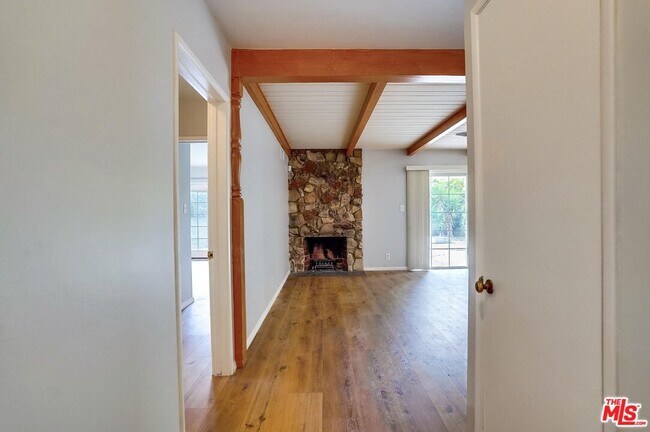 Foto del edificio - 12748 Weddington St