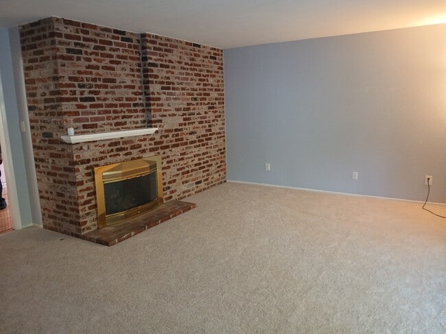 Building Photo - 5061 Bonniemae Way