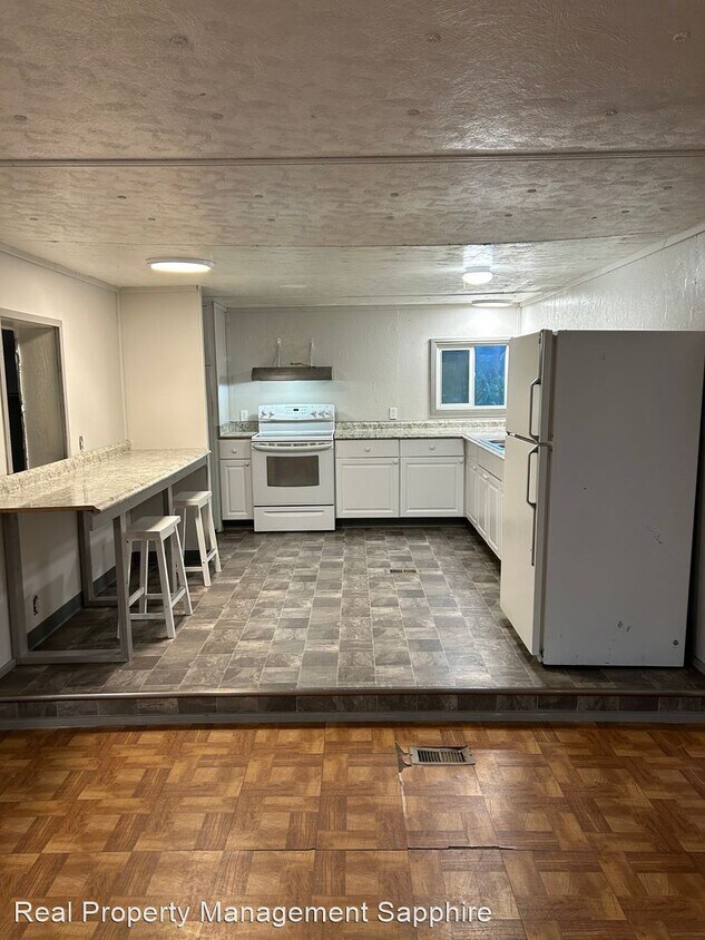 Foto principal - 3 br, 1 bath House - 465 Willoughby Lane
