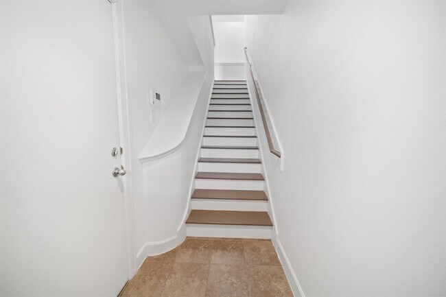 Foto del edificio - 7650 Springhill St