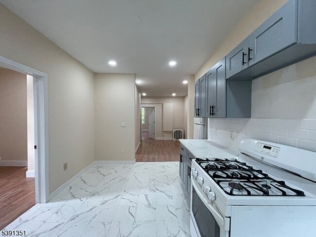 Foto del edificio - 85 Clifton Ave
