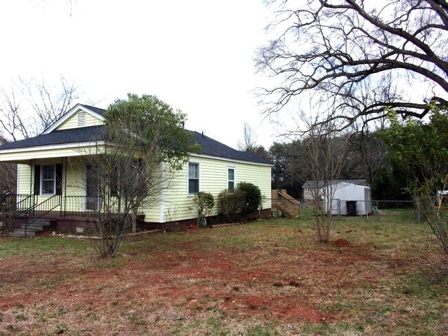 Building Photo - Cute House with Large Backyard and Deck