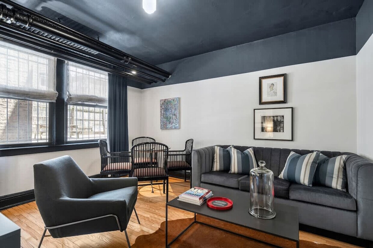 Foto principal - 1423 W Addison St