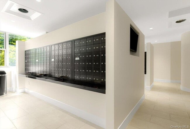 Foto del edificio - 70-25 Yellowstone Blvd