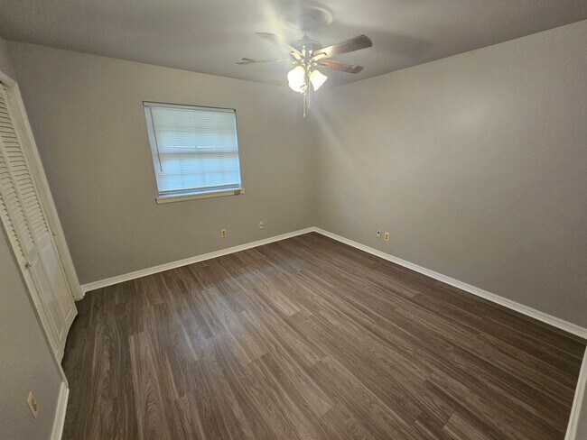 Foto del edificio - Nice 4 bedroom 1.5 bath home close to U of A and I-49