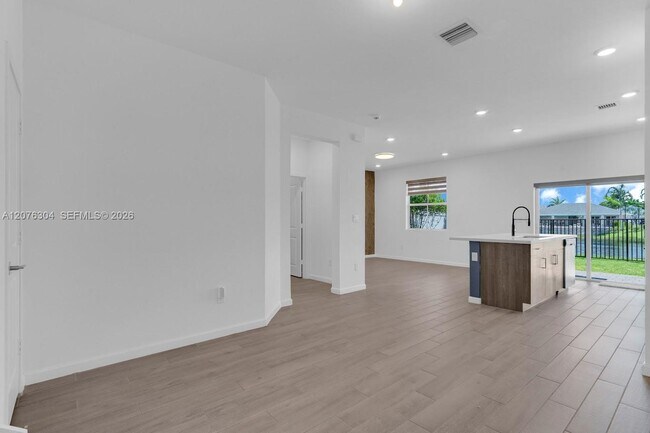 Foto del edificio - 805 SE 18th St