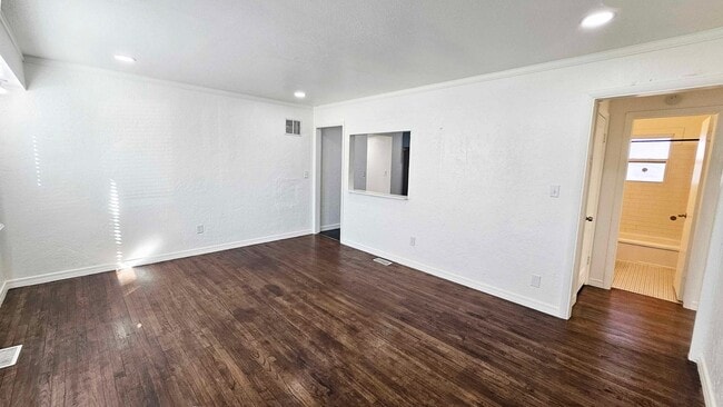 Building Photo - 3 Bed, 2 Bath Updated- Deck/Beautiful Backyard