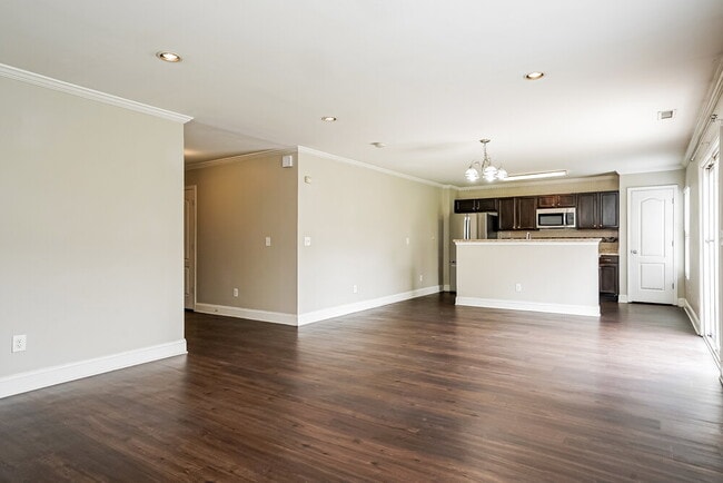 Building Photo - 535 Kerriann Ln