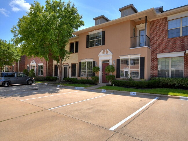 Foto del edificio - "Spacious 4-Bed, 4-Bath Townhouse Gem in College Station – Perfect for Comfortable Living!"