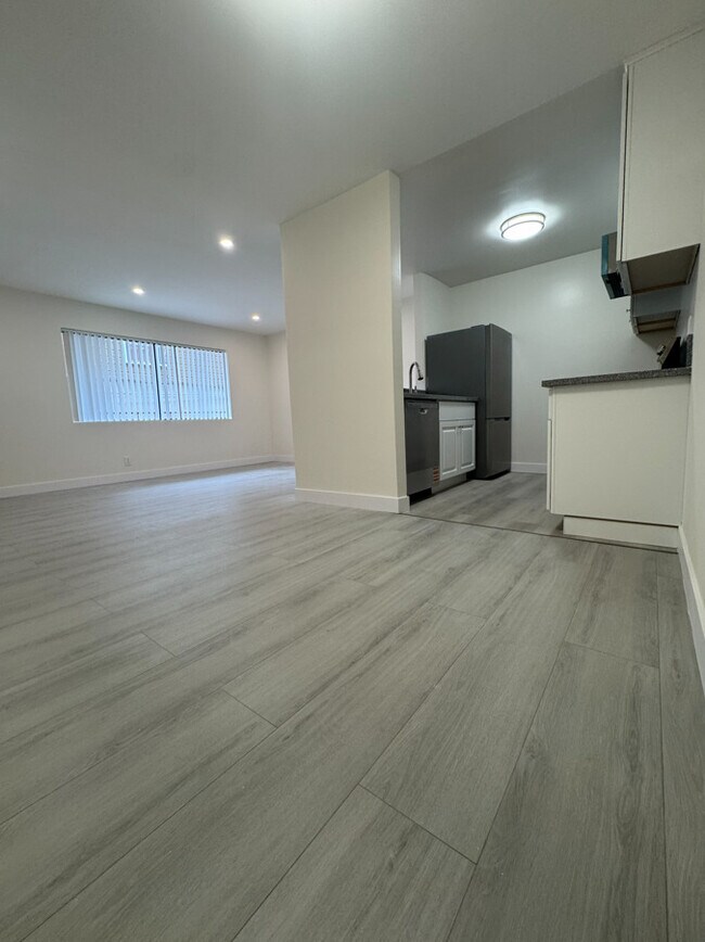 Foto del edificio - 142 S Normandie Ave