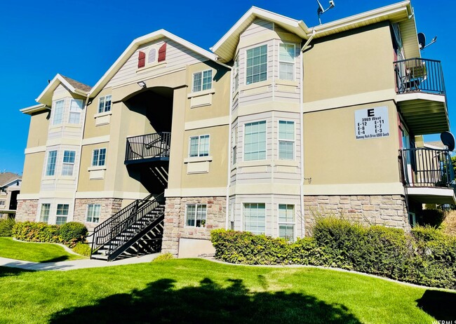 Photo - 3969 Romney Park Dr Townhome