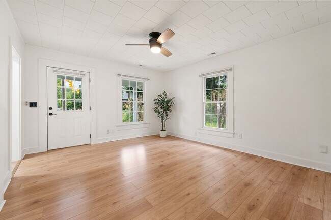 Building Photo - 3be/2ba Premium House Round the Corner fro...
