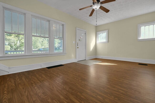 Foto del edificio - 103 W Walnut St