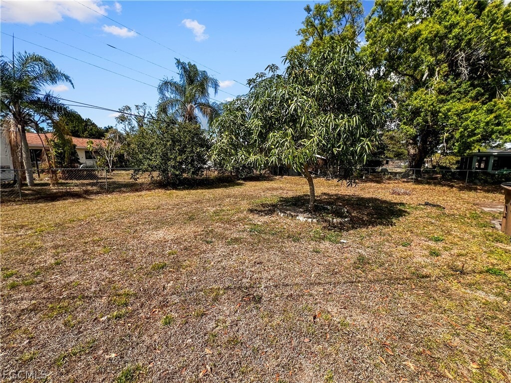 Foto del edificio - 2239 Iris Way