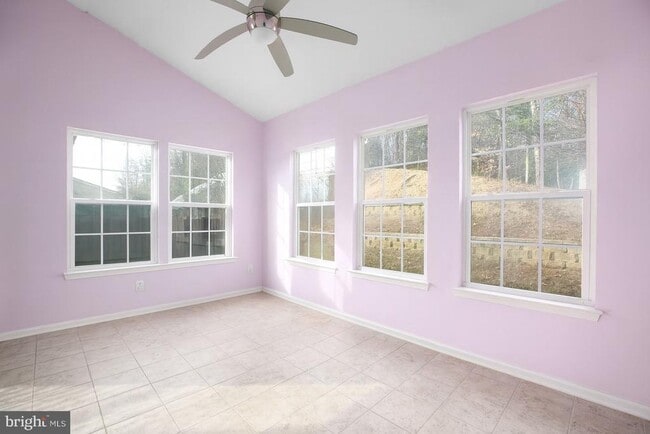 Foto del edificio - 71 Bismark Dr