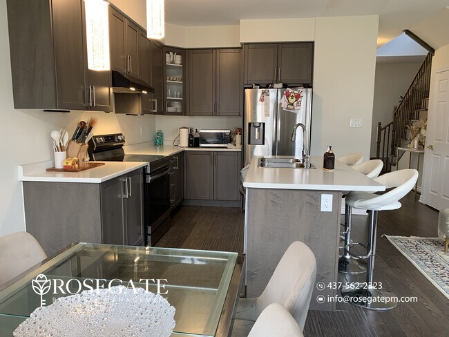 Building Photo - 3-Bedroom Upper-Level Apartment in Brantford | 2 Parking Spots + Private Garage