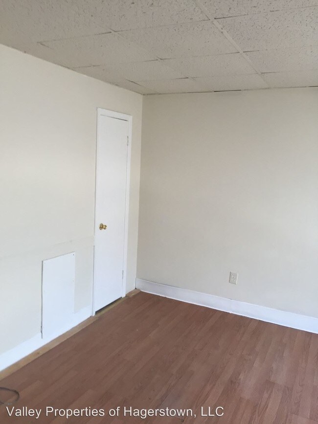 Building Photo - 136 N Potomac St