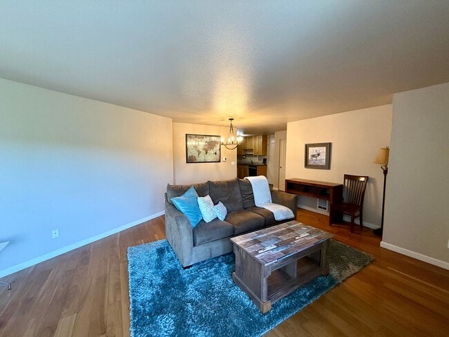 Building Photo - Aravita Condominiums - Magnolia