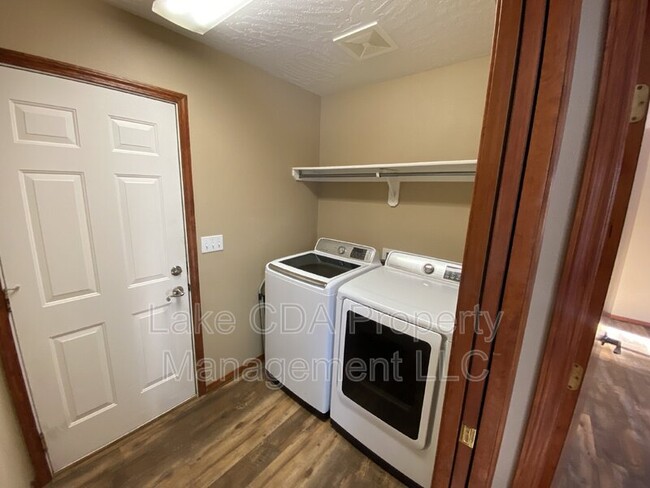 Building Photo - 8920 Torrey Ln
