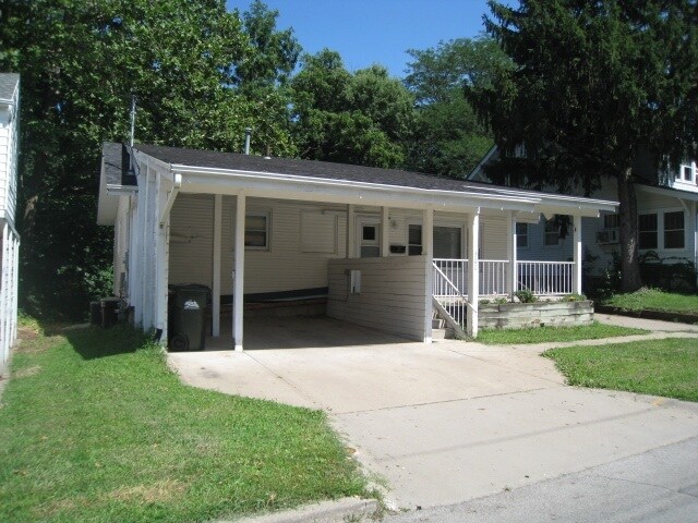 Primary Photo - 300 Melrose Ct