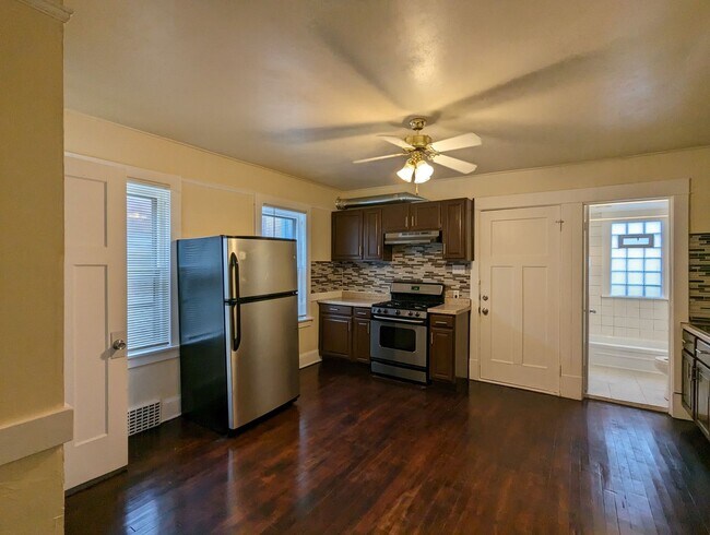 Building Photo - APPLY NOW! Gorgeous 2 Bedroom Lower Unit i...