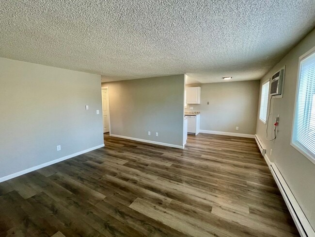 Building Photo - Beautifully Updated Ground-Level 2-Bedroom!