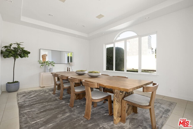 Foto del edificio - 1939 Stradella Rd