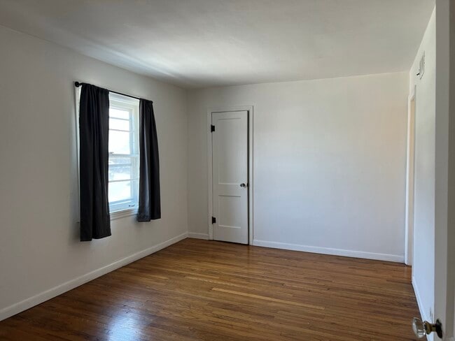 Building Photo - 10 E Jefferson Ave