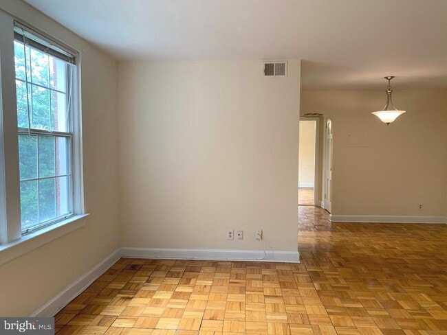 Building Photo - 26 S Old Glebe Rd