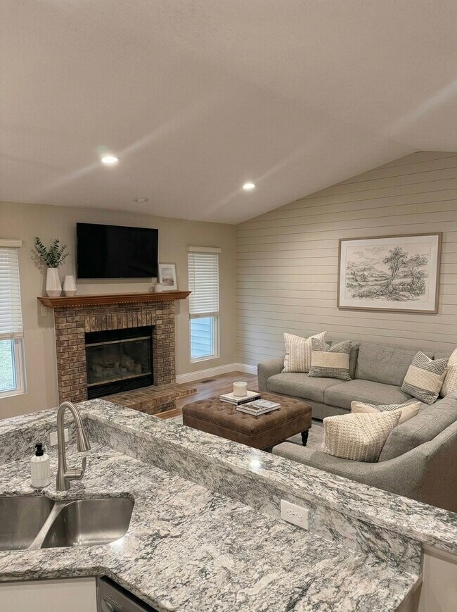 Building Photo - 46 Freymuth Rd