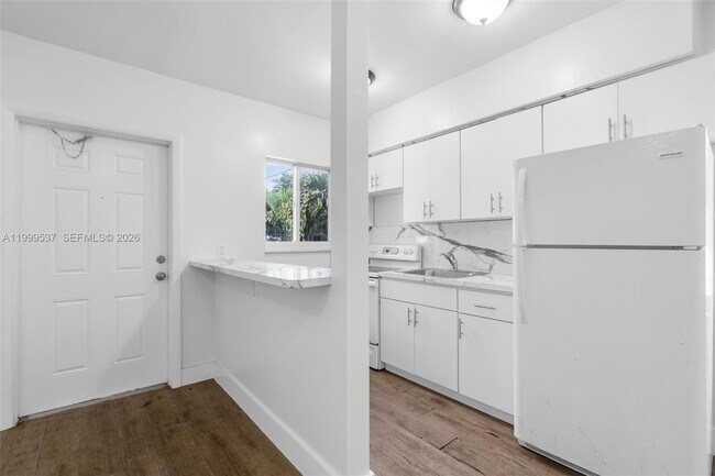 Foto del edificio - 5549 NE Miami Ct