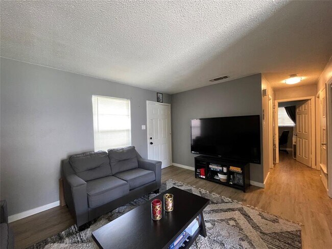 Foto del edificio - 2405 Parker Cir