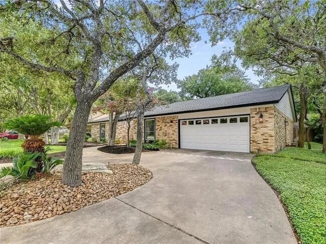 Building Photo - 1100 St Williams Ave