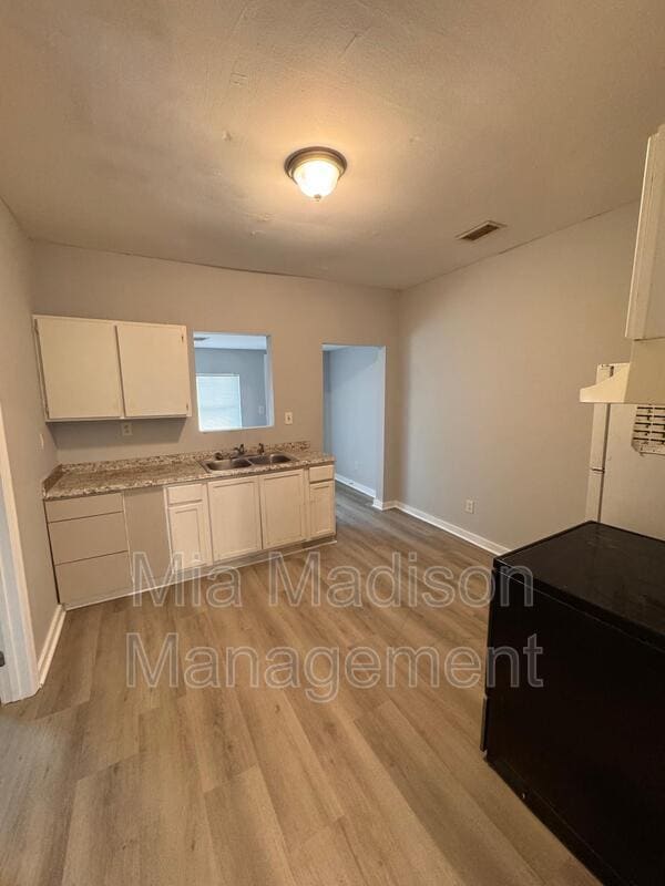 Building Photo - 1423 Richards St