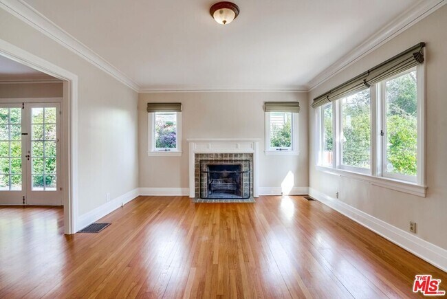 Building Photo - 1133 N Hudson Ave