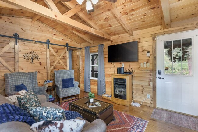 Foto del edificio - 14995 Pleasant Valley Rd