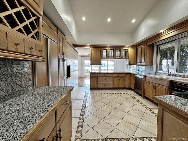 Foto del edificio - 1090 Bayhead Dr