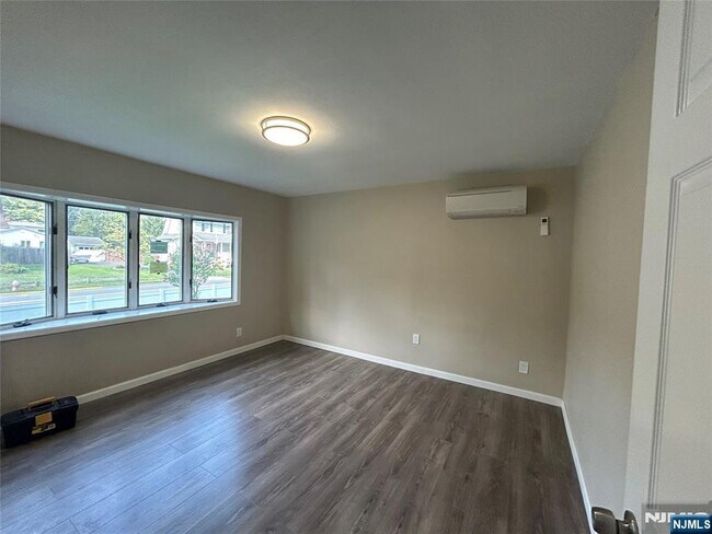 Foto del edificio - 380 Milford Ave.