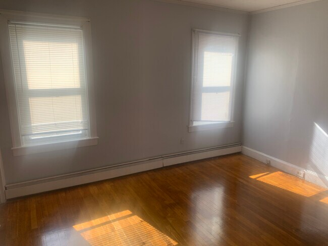 Foto del edificio - 28 Whipple Ave