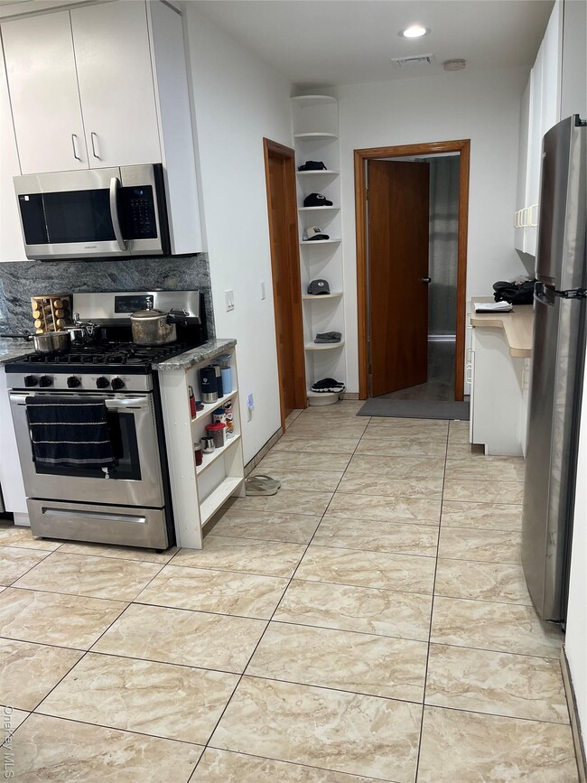 Building Photo - 35 Notre Dame Ave