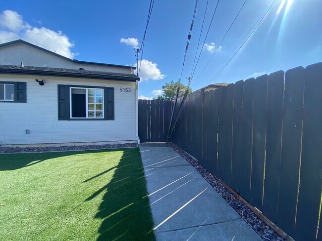 Building Photo - Remodeled 3BD/1BA!! Private Deck