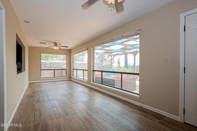 Building Photo - 6441 Via Aventura Dr